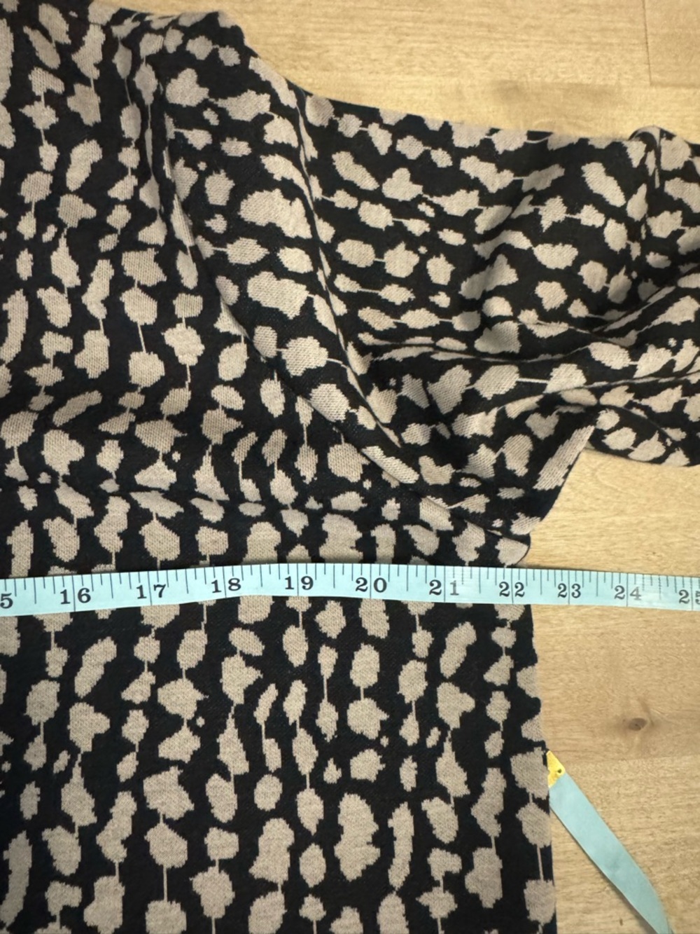 ANNI KUAN Black & Cream V-Neck Printed Long Sleeve thick Tee/sweatshirt - Picture 6 of 8